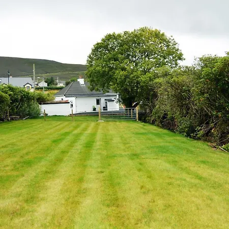 Semesterbostad Ash Tree *