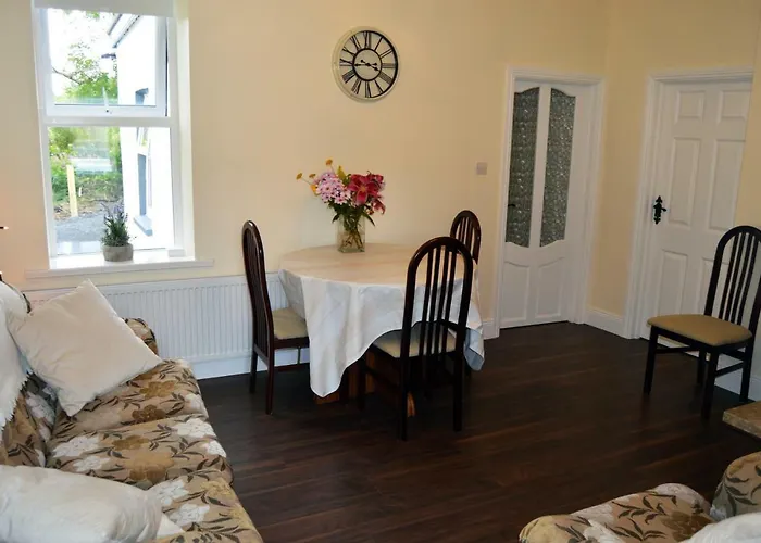 Semesterbostad Ash Tree *